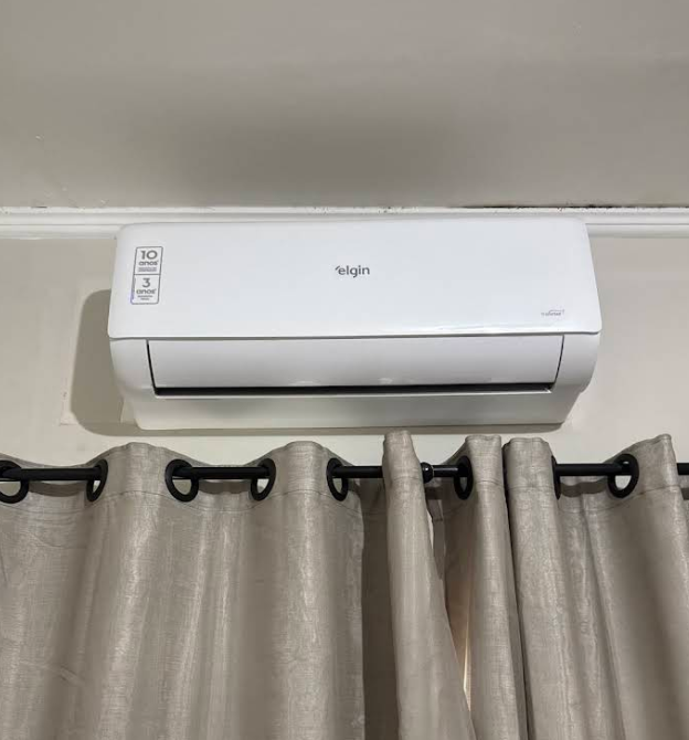 Ar-condicionado instalado num ambiente residencial
